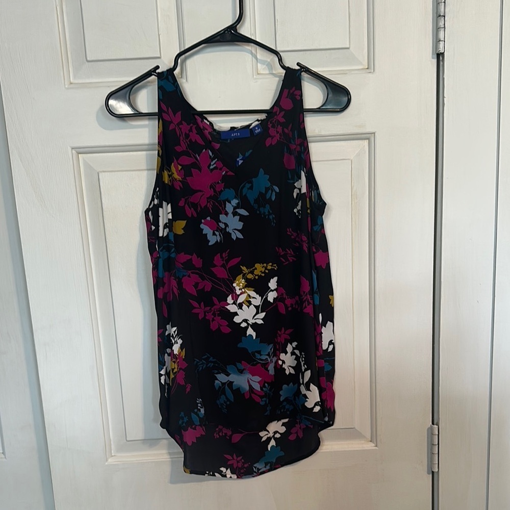 Apt 9 Medium women’s floral tank top